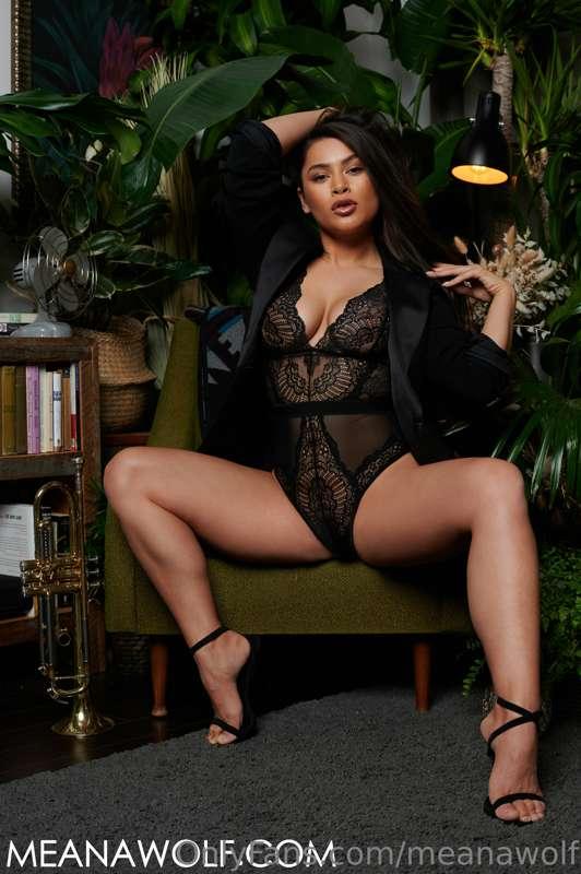 Like a sexy boss bitch.