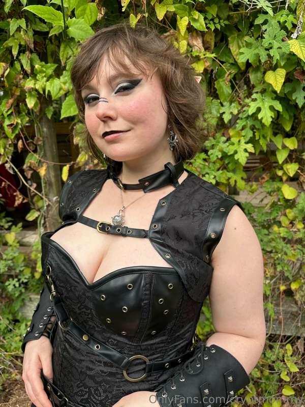 I made it back home from the ren fair safe and sound. I crus..