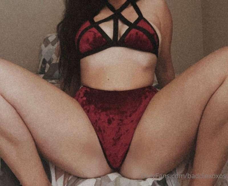 legs spread - ready for you 😏