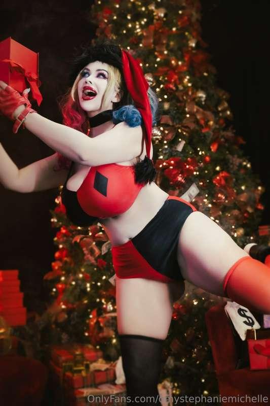 **It's a Harley Quinn Christmas!!!**
40 photos of Harley str..