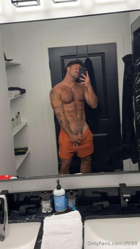 bathroom chronicles 😏 picking 25 of yall to get my brand new..