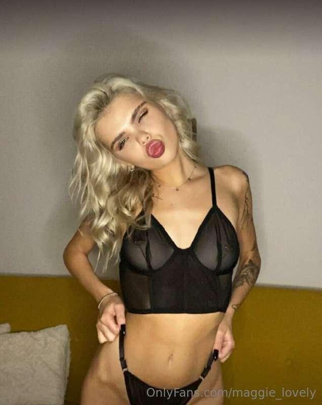 Text this hot blonde right now @baylin_grey 🍭She's online an..