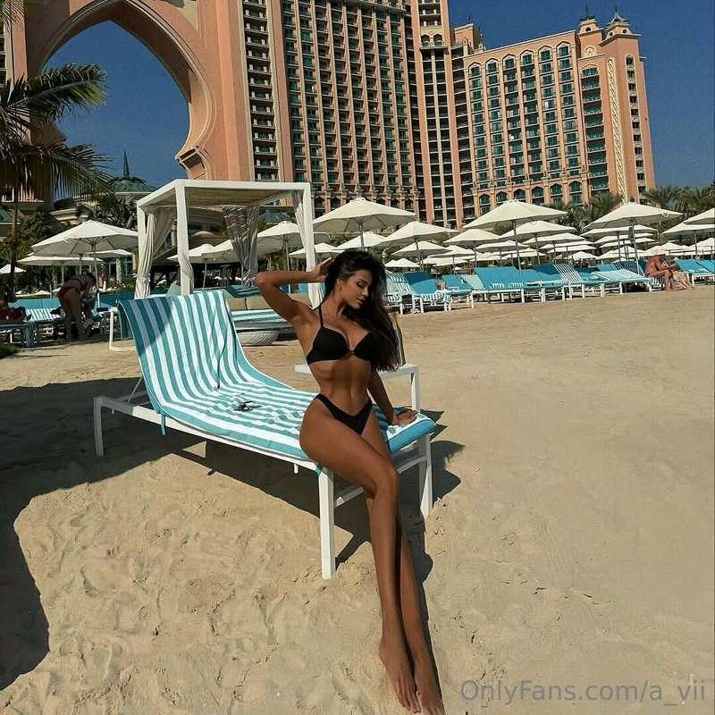 I want to jerk you off with these long legs 🥵🥵