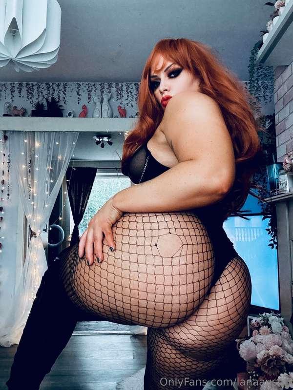 Happy hump day 🖤🍑🍑