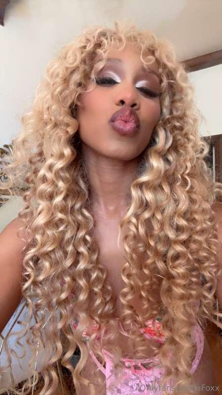 give me a kiss 