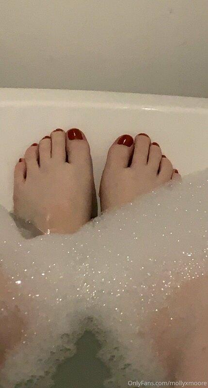 My feet are so cute and small