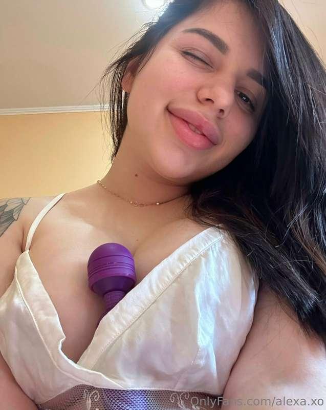i’d love to fill your phone with my nudes