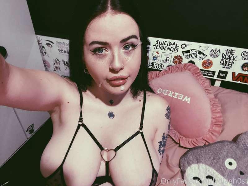 Cumshot selfies are the best selfies right?

♡ Give away tim..