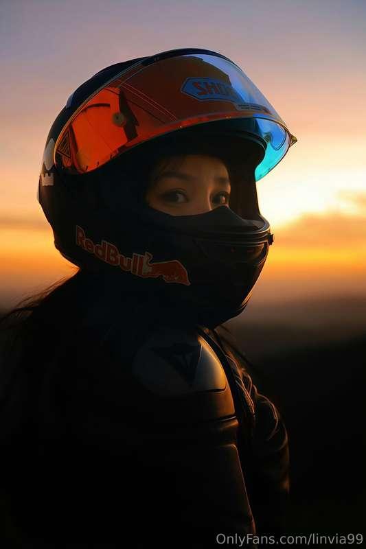 Whether it’s watching the sunrise🌅 or the sunset🌇, I think i..