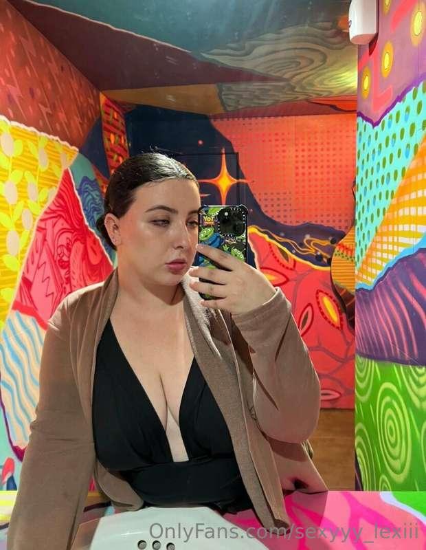 ❤️ QUIZ TIME! ❤️

What was the colour of the bathing suit in..