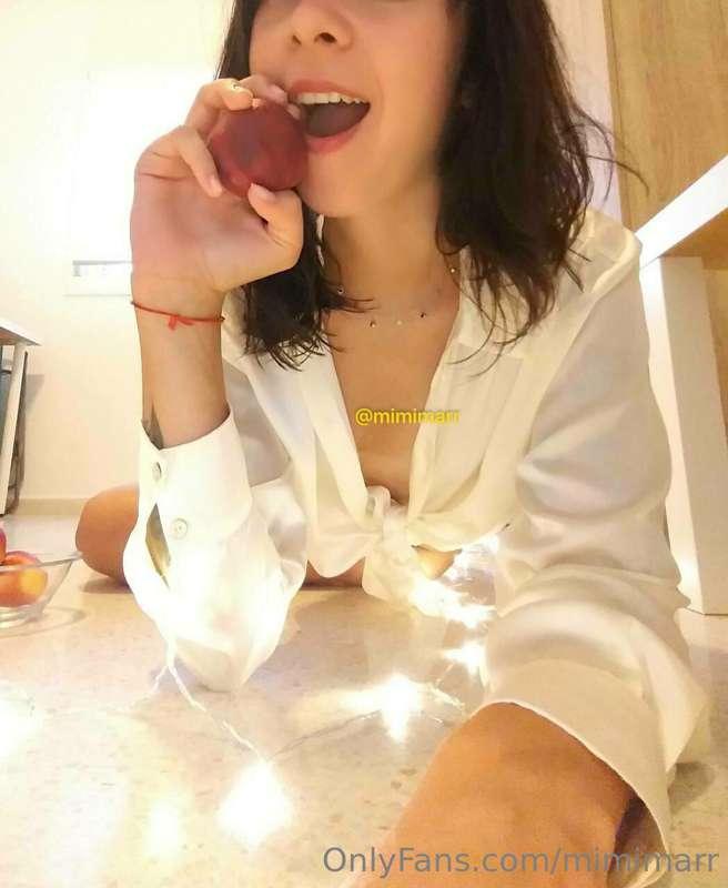 Let’s eat! 🤤 loooove fruits 🍌💕🤭