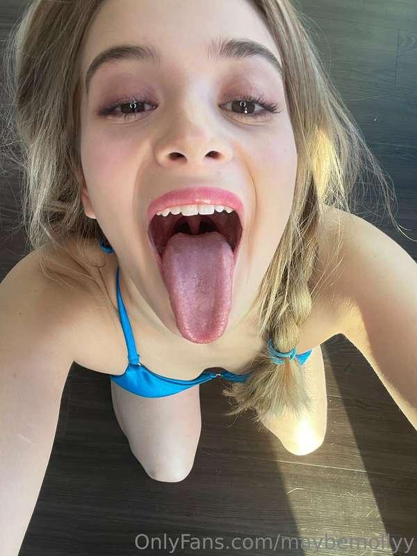 My mouth is so empty... Do you have anything to fill it? 🤤