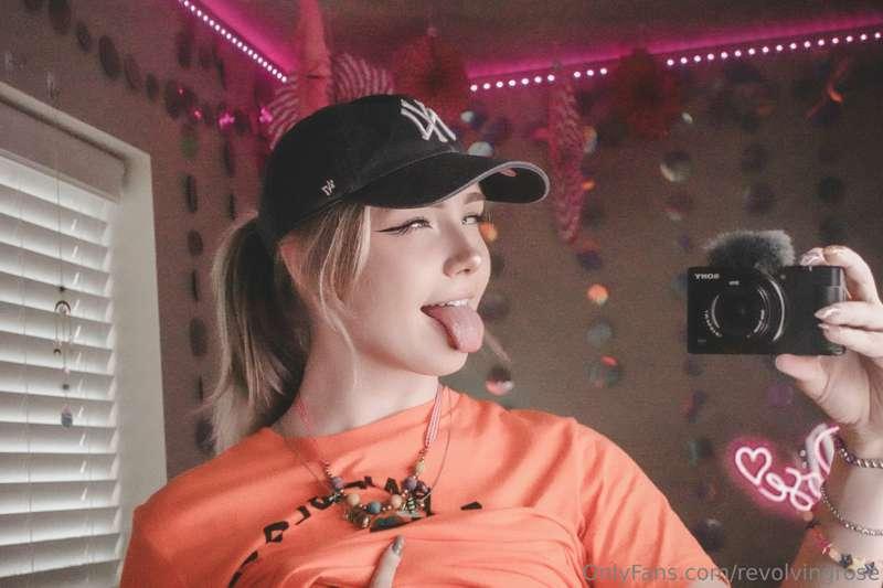 👱🏼‍♀️**Adult Blonde Demigod Cosplay**🗡

I have been feel gro..