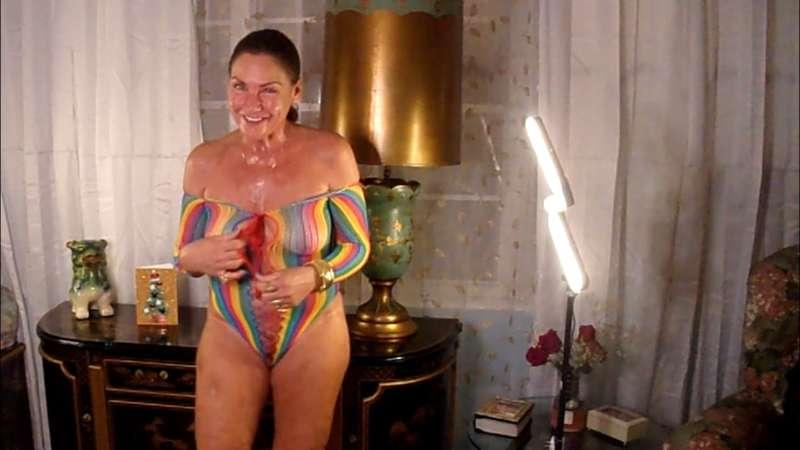 Sexy stills and pretty lingerie :)