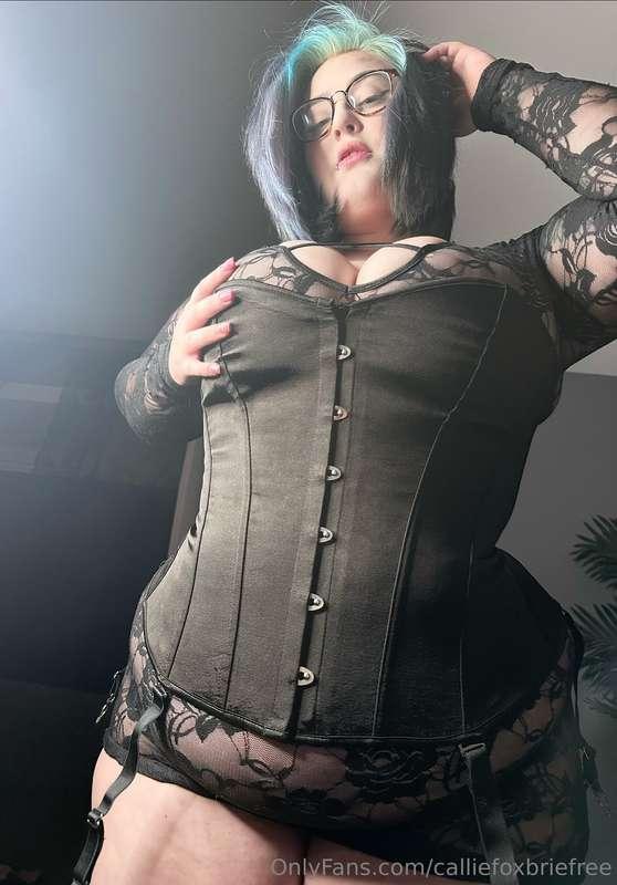 😈