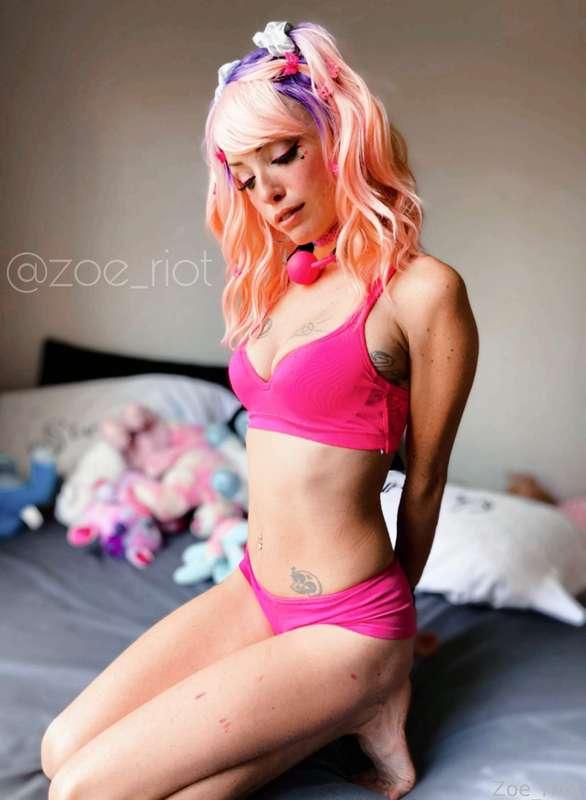 zoe_riot image #23