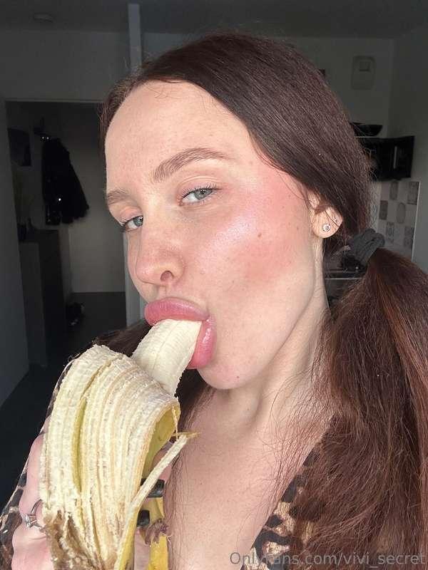 The mood today is very hot and sweet😋🍌🤤 Would you like to be..