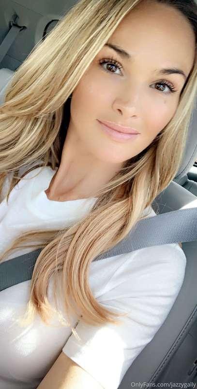 86 and Sunny 🌞 
Thinking of planting some flowers today 💐