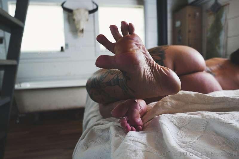 TOES: put em in ya mouth