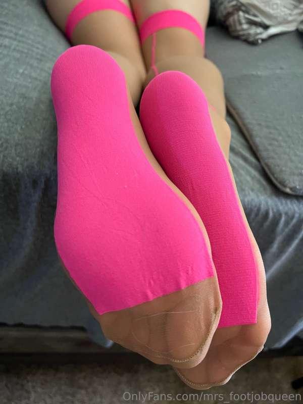 mrs_footjobqueen image #11
