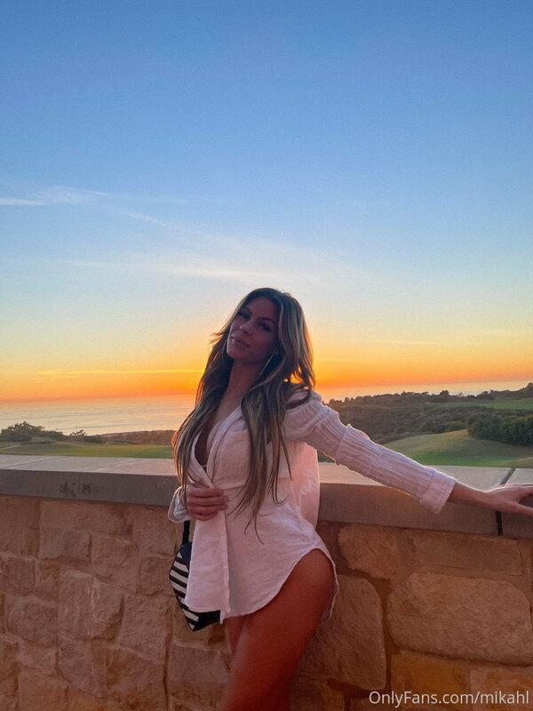 Feeling serene during this Saturday sunset ???
How's your ni..
