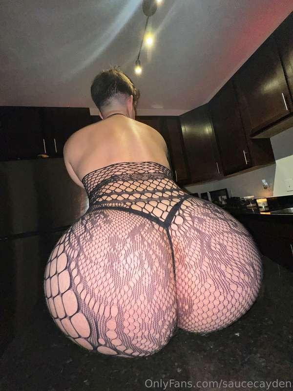 Do you mind if I sit on the counter ? 😝