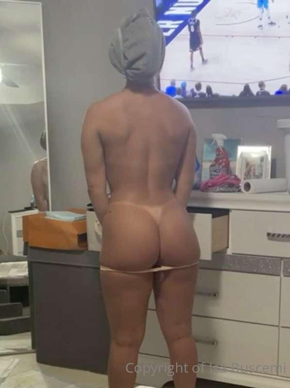 I know you all love seeing my phat ass 🥰. Check your DMs to ..