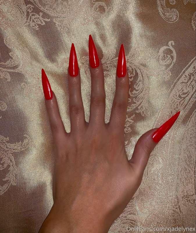 OMG look at them💅🏼❤️😍want me to wrap my hand around your coc..