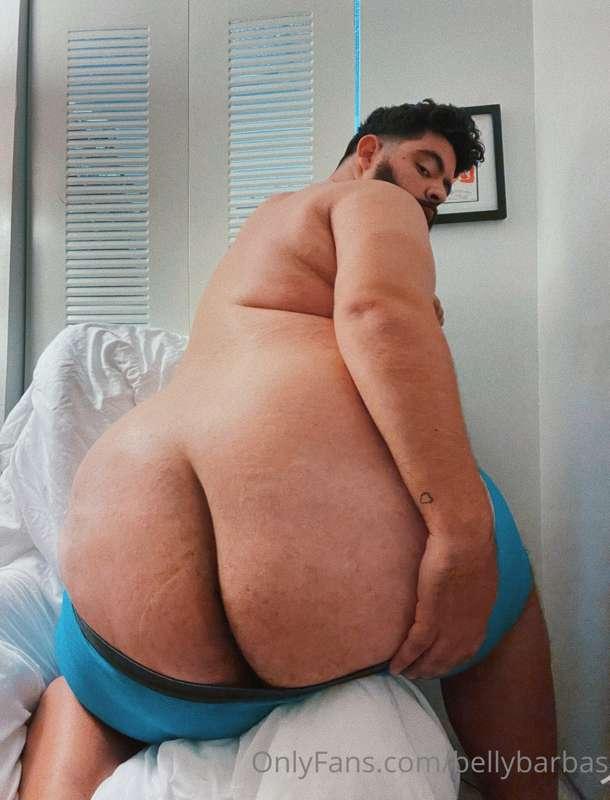 Woke up in the biggest bottom mood. I need cock and some cof..
