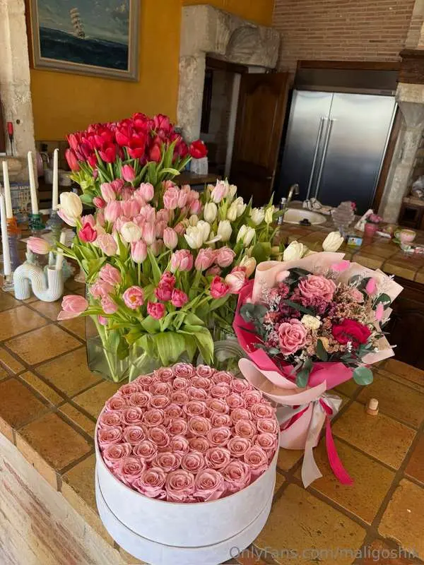 flowers are blooming and so am i 💖