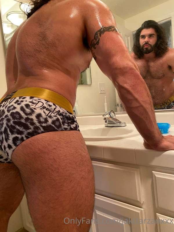 Getting ready for bed.  Who wants to join? 😏😈🛏