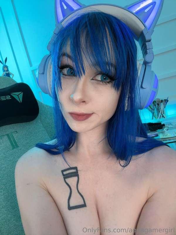 naked gaming session on my VIP😈 cum check it out! 🎮 @camicha..