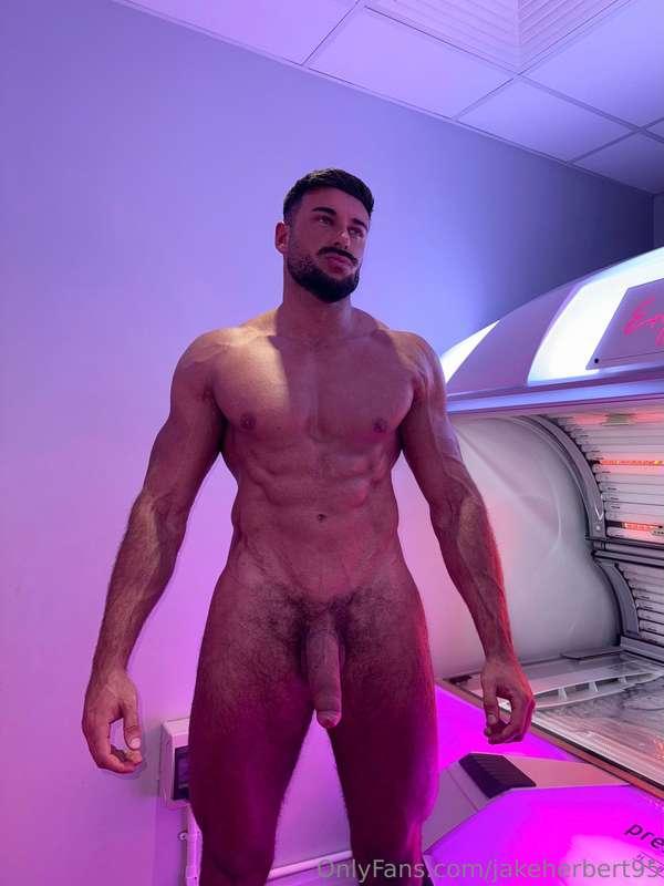 Same but different 💦 I wanna be sucked while I’m tanning 🍆