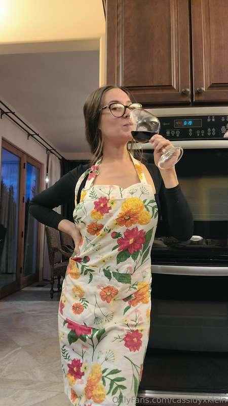 It's giving housewife vibes. Having a chill night in and ava..