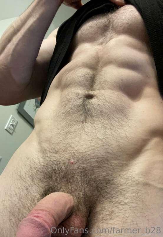 Morning 😜. Hittin the gym early today 💪🏻