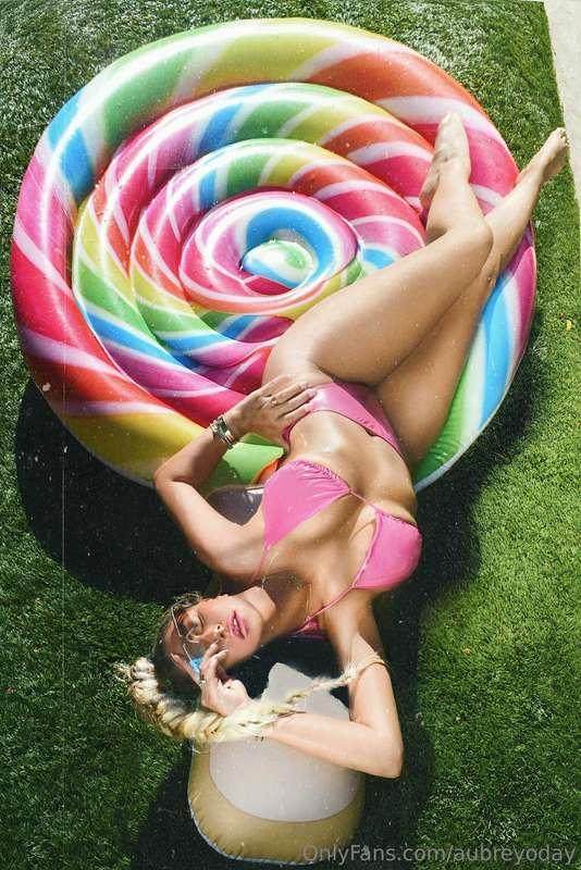 tastes like candy 🍭