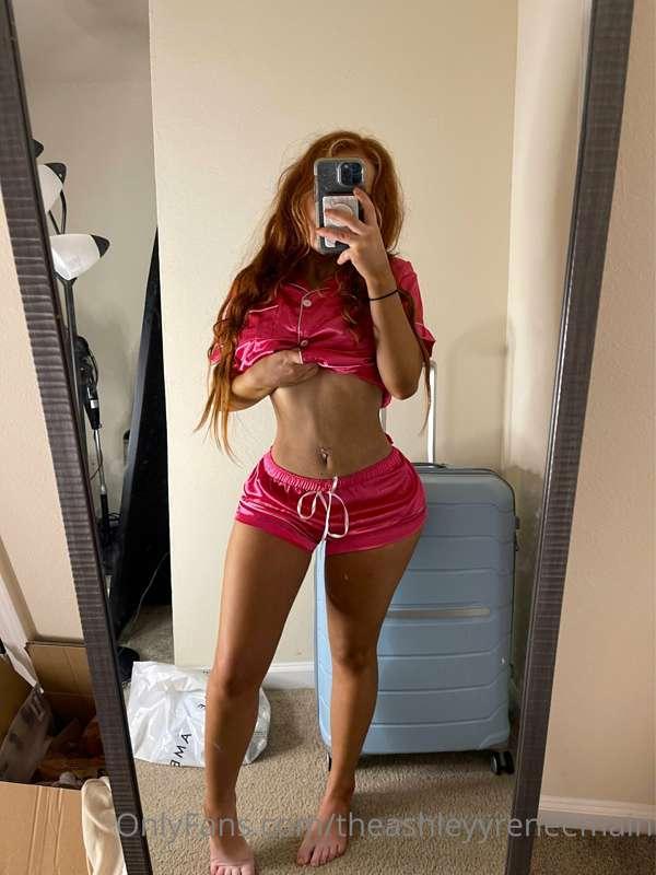 Push me against the wall and start banging me daddy! 💦