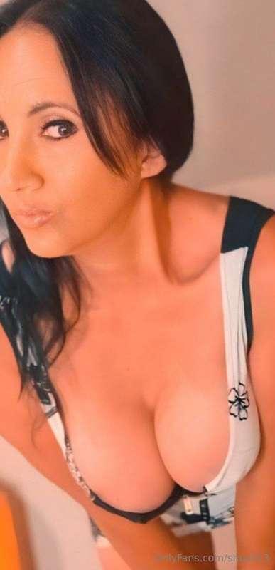 @hotveroqueen 💄💋🔥Hello love, do you want to try a mature and..