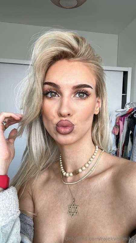 Kisses for your beautiful day !! 😘🥰