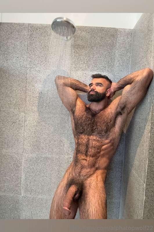 Bubba Dub Dub Hour….there’s a Daddy in the shower 🚿Room for ..