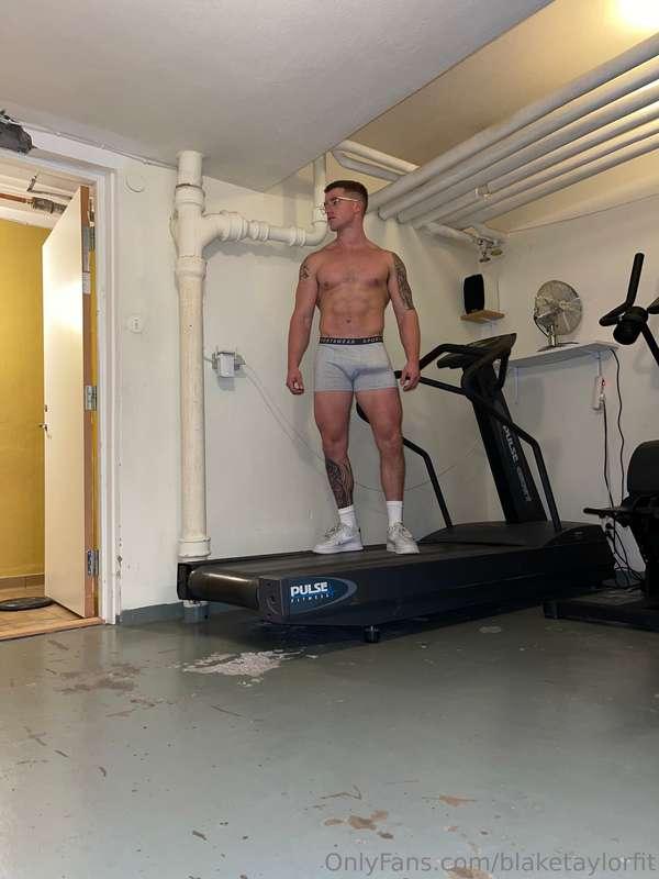 Is it normal to get hard during cardio? 😏
