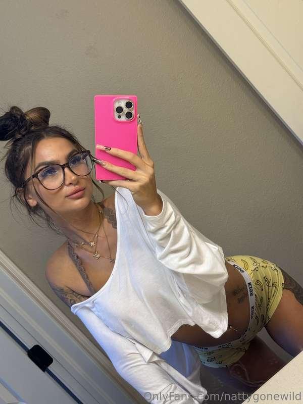 Lots of new pictures for you baby. You lovin them?📸