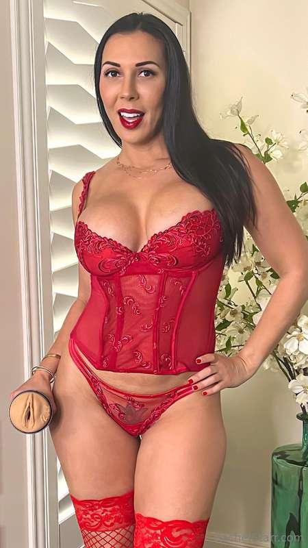 Tell me you’re staring without telling me you’re staring 👀