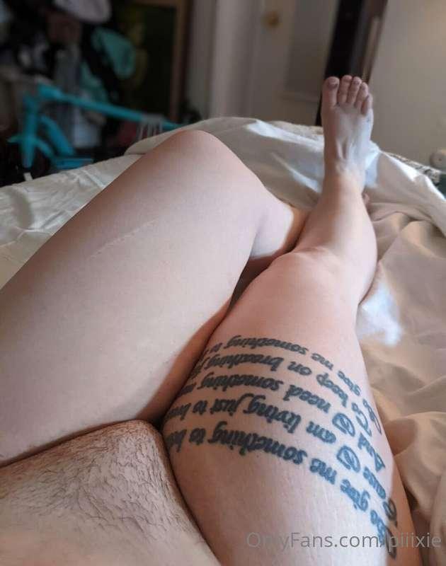 Legs & Toes & Pussy : what to kiss first?!