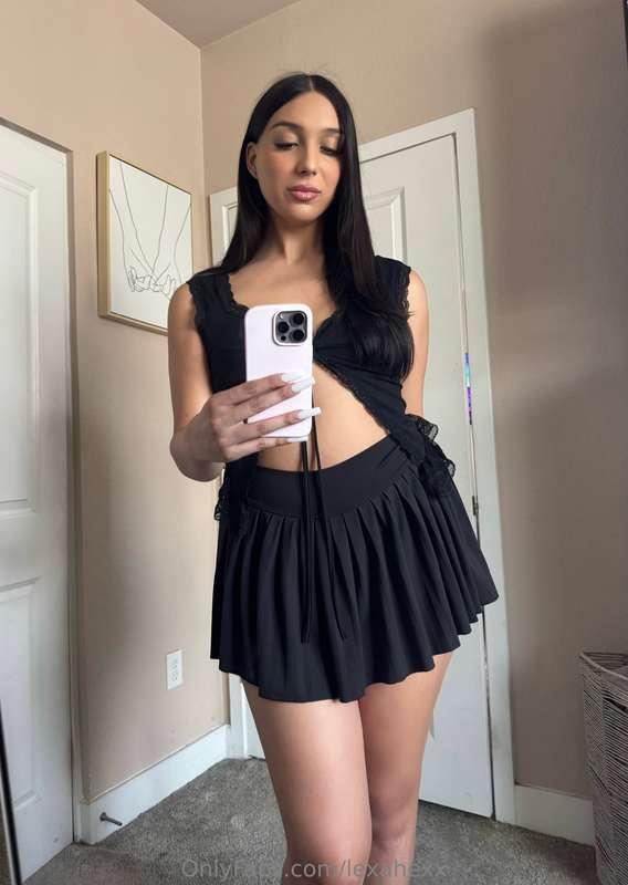 Feeling like lifting this skirt? 😏