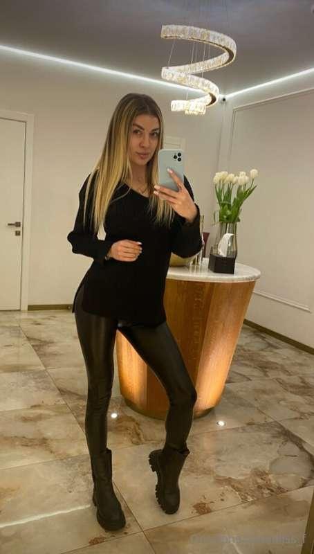 💋💄 As I embrace this vision, I realize that true beauty lies..