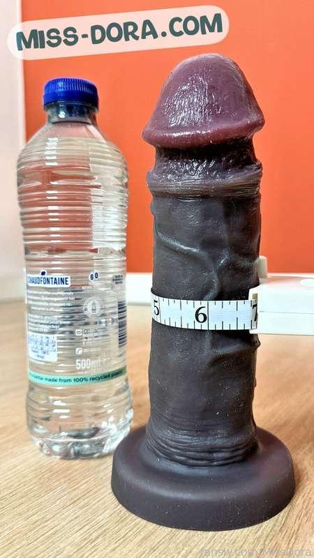 💚 Size Verification! 💚
Brand/Model/Size: XXL Black dildo AliExpress
Maximum takeable circumference: 6.7" 

See it in action: https://fansly.com/post/749355502193881088

#FYP #hugedildo #bbc #monstercock #sizequeen #bigdildo #monsterdildo #pussystretching #loosepussy