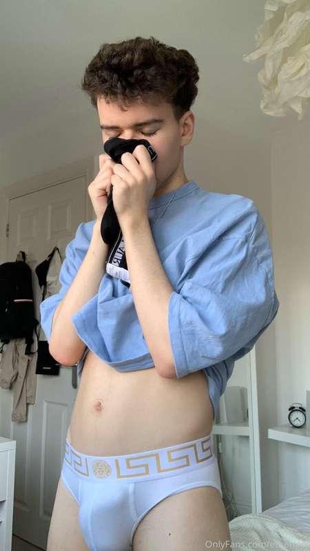 you catch me sniffing your boxers ... wyd 😳😈