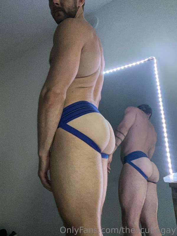 ‘Twas leg day, so I worked out in a jockstrap 😈 still sweaty..