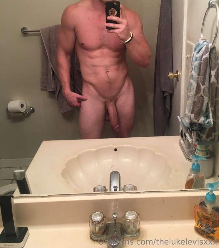 Welcome to my FREE OnlyFans account! Please let me know what..